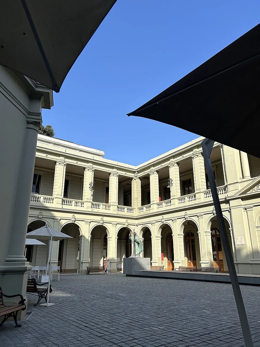 Interior Pontificia Universidad Católica, Palacio Universitario (Casa Central)