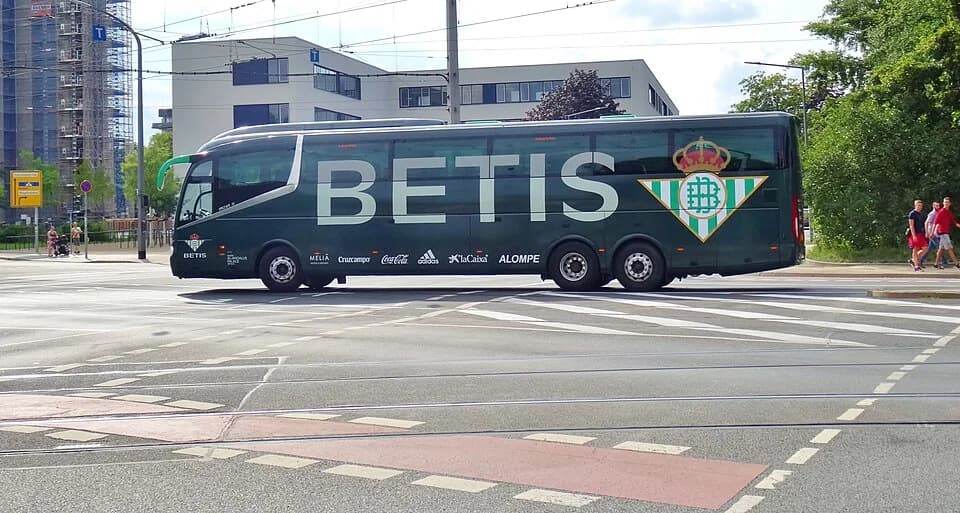 Betis Sevilla Coach Dresden DSC04613