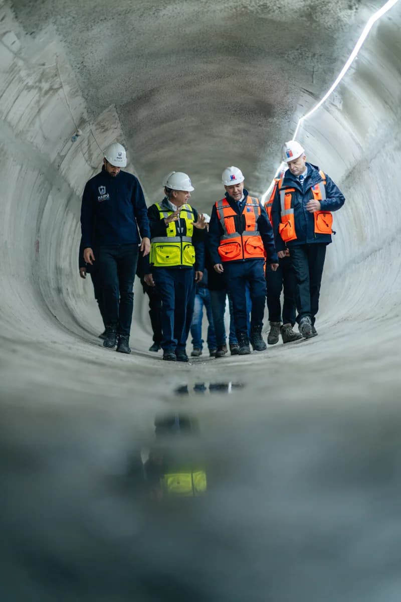 Presidente Kast, en compañía del Ministro de Obras Públicas y Transportes y Telecomunicaciones, Louis de Grange, inspecciona las obras del Canal de Santa Marta