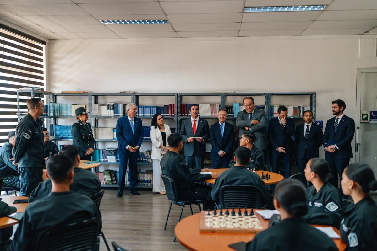 S.E. el Presidente de la República, José Antonio Kast, junto a los ministros de Justicia, Fernando Rabat, y Seguridad Pública, Trinidad Steinert, promulga la reforma constitucional que traspasa a Gendarmería dentro de las Fuerzas de Orden y Seguridad.