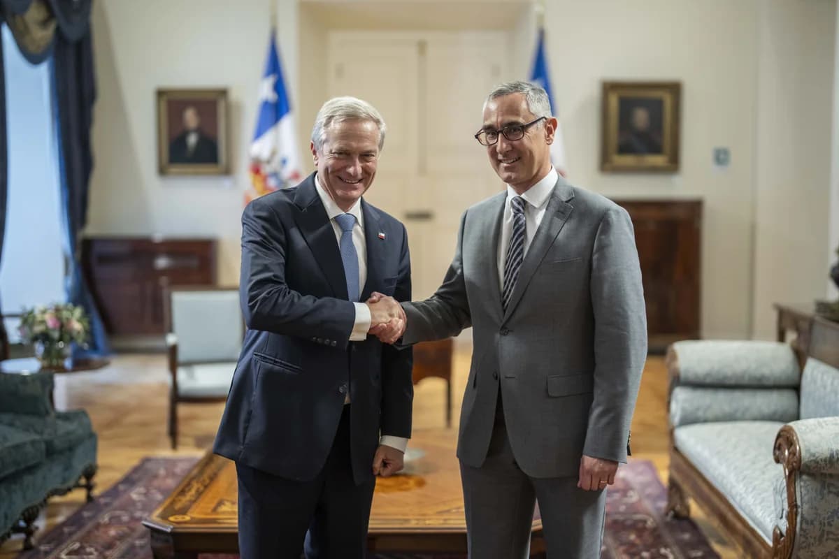 S.E. el Presidente de la República, José Antonio Kast, sostiene reunión con los embajadores de Chile en España, Juan Antonio Coloma Correa, y en Brasil, Issa Kort