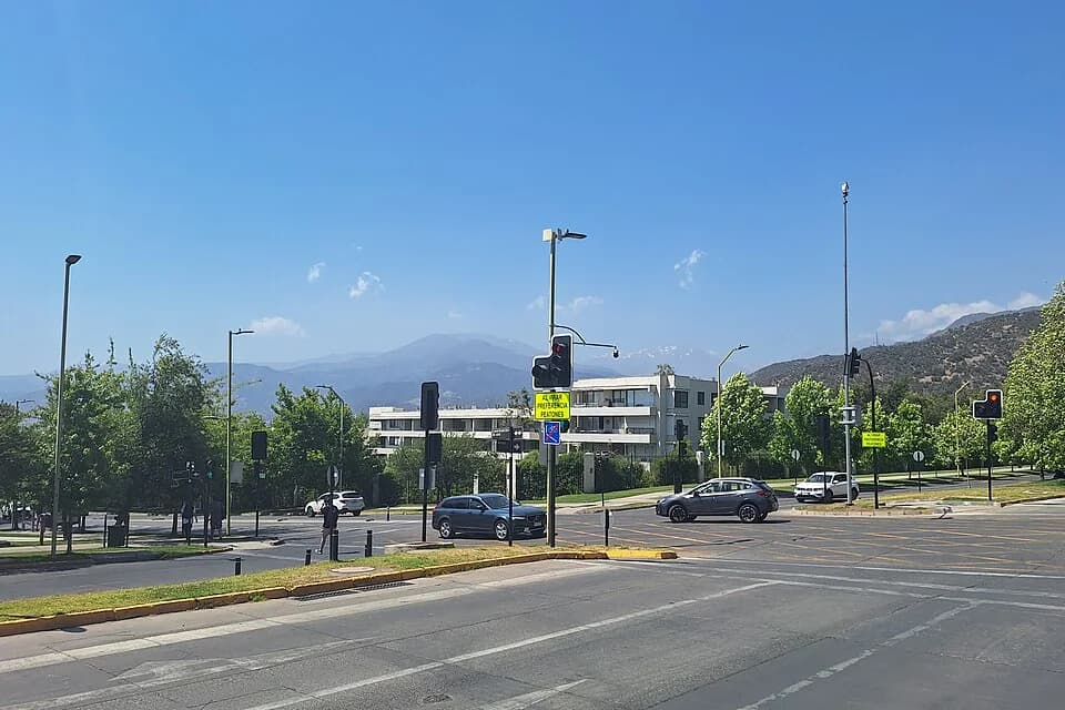 Gobierno suspende clases en diez comunas de la Región Metropolitana por lluvias