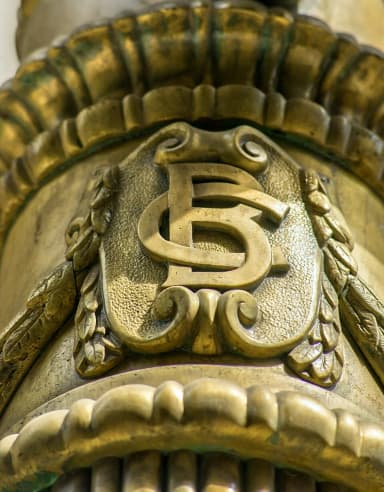 Detalle escudo Banco Central (34724274142)