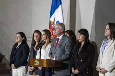 S.E. el Presidente de la República, José Antonio Kast, condena agresión a la ministra de Ciencia, Tecnología, Conocimiento e Innovación, Ximena Lincolao, en Universidad Austral