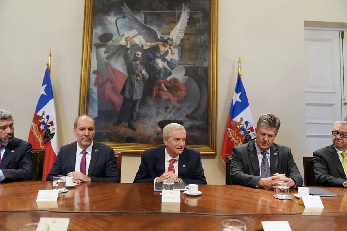 S.E. el Presidente de la República, José Antonio Kast, sostiene reunión de trabajo con los seremis del Ministerio de Obras Públicas