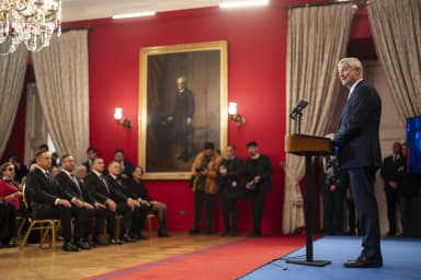 S.E. el Presidente de la República, José Antonio Kast, participa en ceremonia de condecoración de servicio de la Presidencia de la República a efectivos de la Brigada Presidencial La Moneda de la PDI