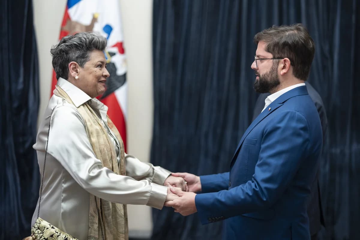 Boric responde a Frei y mantiene sus reparos al Escudo de las Américas
