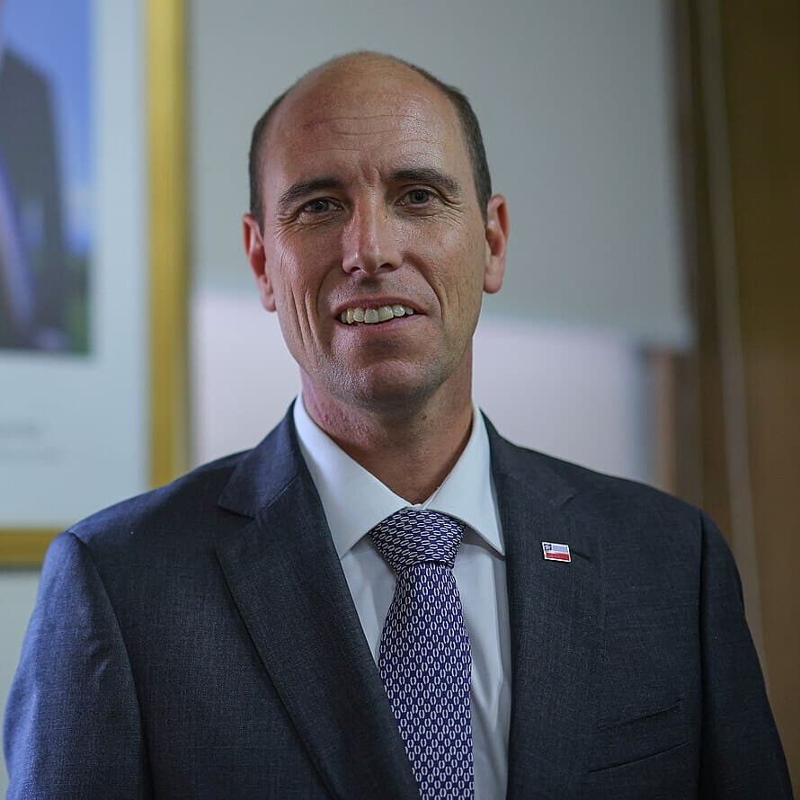 Arrau reconoce hacinamiento de 146% en cárceles y alista construcción acelerada