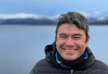 Marcelo Mena le mostró al rey Carlos III el freno de emergencia climático