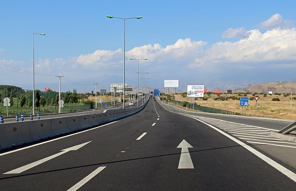 Conductor a 264 km/h en Costanera Norte queda libre con firma mensual