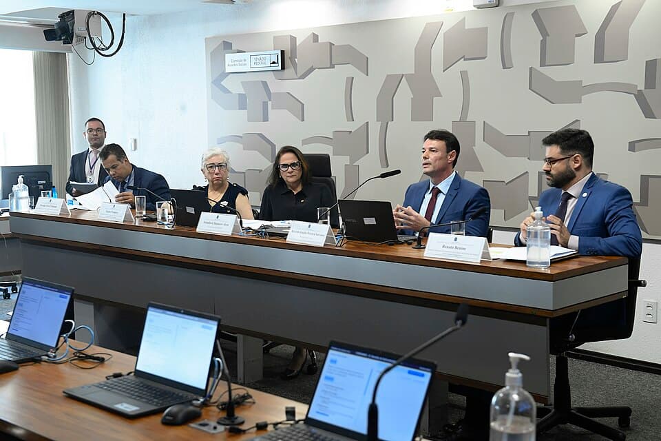 Economistas debaten rebaja al impuesto corporativo tras avance en el Senado